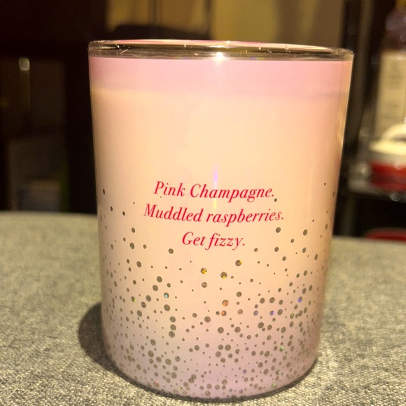 Victoria’s Secret Blushing Bubbly Single Wick Candle - Picture 2 of 3
